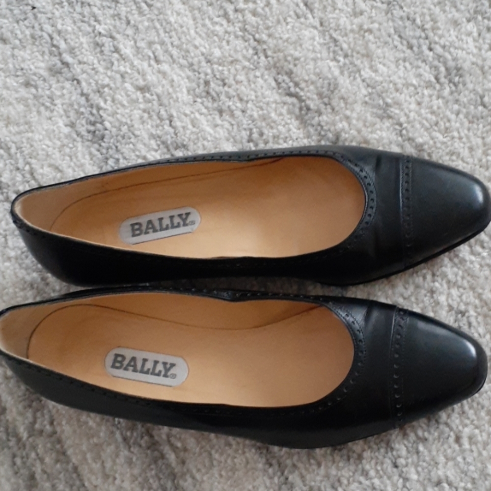 Bally black leather pumps